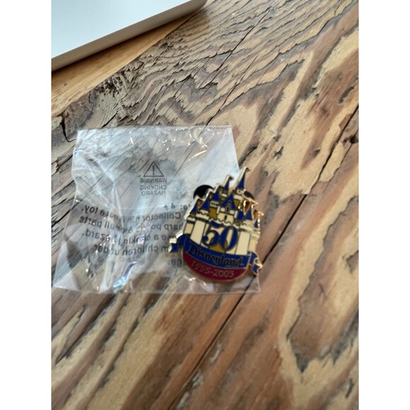 NEW Disney Disneyland 50th Anniversary Pin Cast Exclusive 1955-2005 1 inch (E5) - Picture 2 of 4